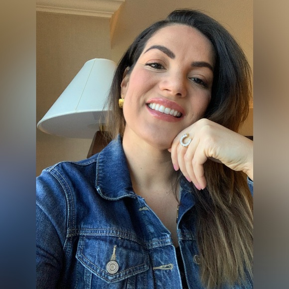 🏖️LIVE Show Notification! Like & Share This Listing! 🏖️ - Picture 2 of 3